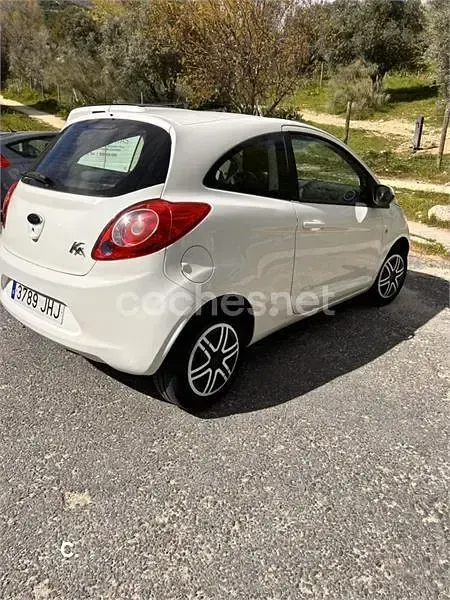 Usado Ford Ka 69 CV (50 kW) 2015 Blanco Berlina