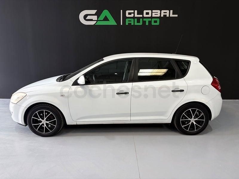 Usado Kia Ceed 109 CV (80 kW) 2008 Blanco Utilitario