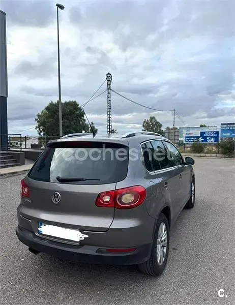 Usado VW Tiguan 140 CV (102 kW) 2008 Gris / plata SUV