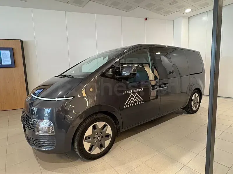 Usado Hyundai Staria 177 CV (130 kW) 2024 Gris / plata Monovolumen