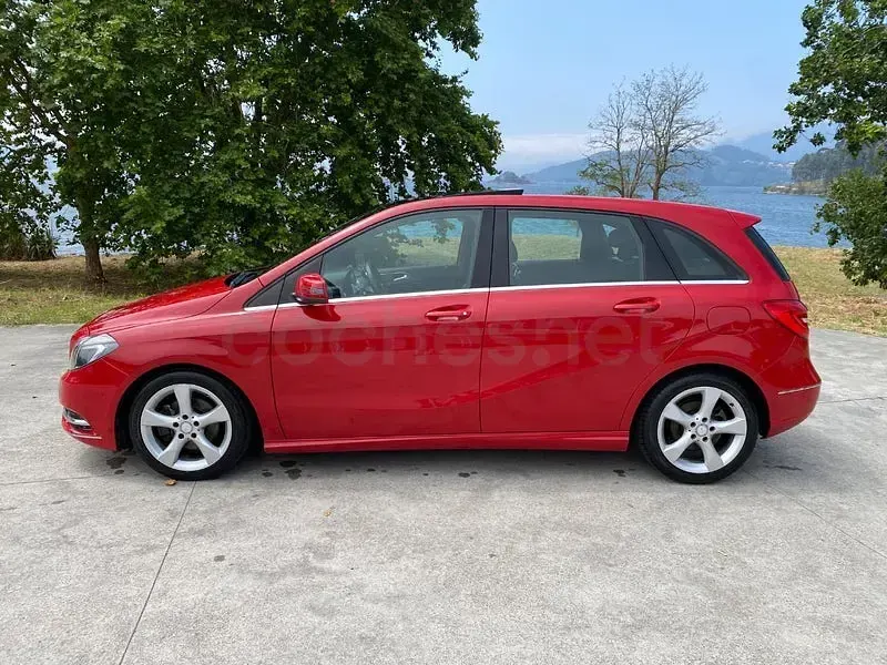 Usado Mercedes B180 109 CV (80 kW) 2014 Rojo Utilitario