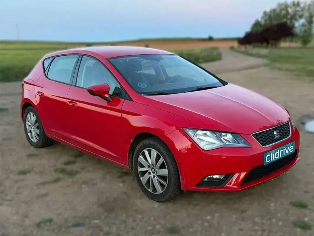 Usado Seat Leon ST Reference 110 CV (80 kW) 2013 Rojo Familiar