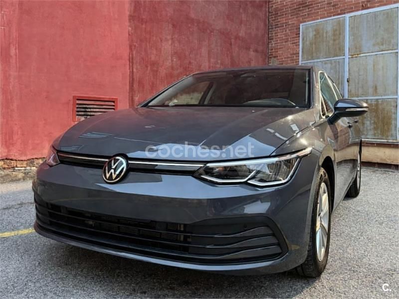 Usado VW Golf VIII Life 131 CV (96 kW) 2024 Gris / plata Familiar