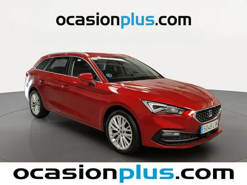 Usado Seat Leon XCELLENCE 150 CV (110 kW) 2022 Rojo Monovolumen