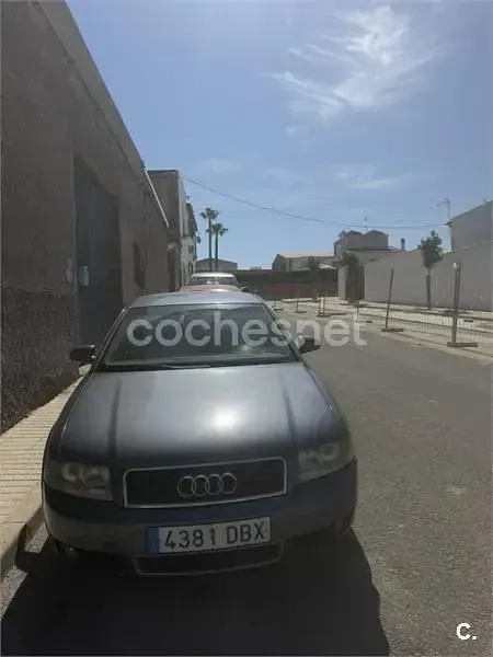 Usado Audi A4 130 CV (95 kW) 2004 Gris / plata Familiar