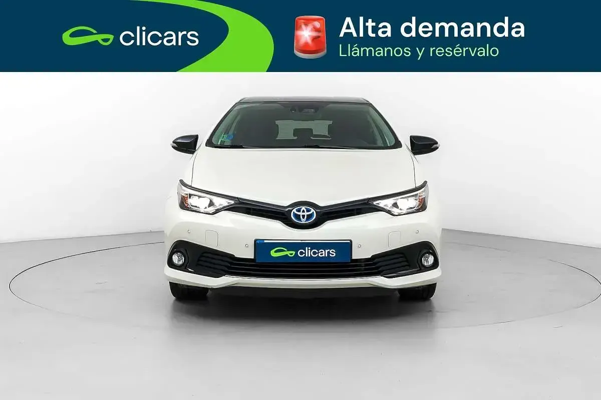 Usado Toyota Auris Hybrid 99 CV (72 kW) 2017 Blanco Berlina