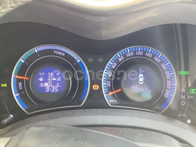 Usado Toyota Auris Hybrid Advance 136 CV (100 kW) 2011 Blanco Berlina