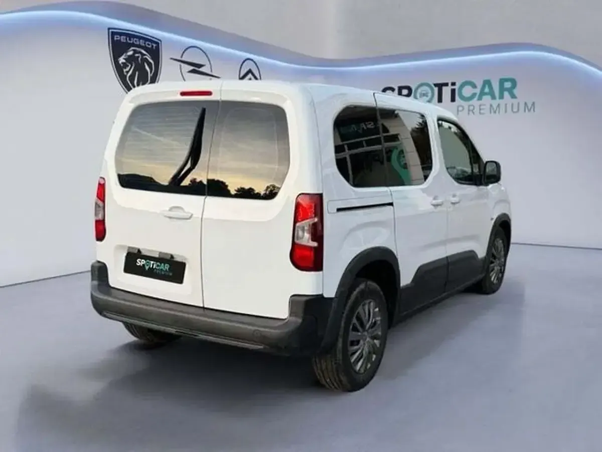 Usado Peugeot Rifter Active 100 CV (73 kW) 2022 Blanco Monovolumen