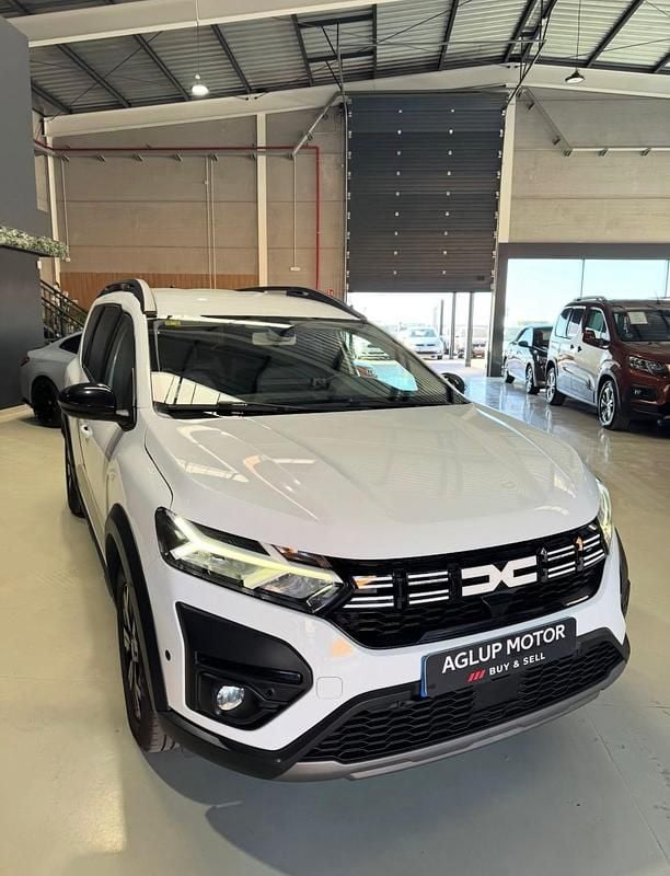 Usado Dacia Jogger Essentiel 100 CV (73 kW) 2023 Blanco Monovolumen