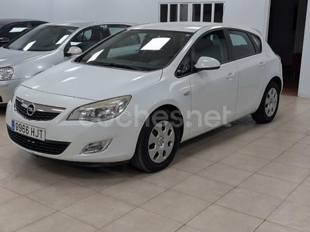 Blanco Usado 2012 Opel Astra Selective Utilitario | 4990 € (Buen precio) - Imagen 1/4