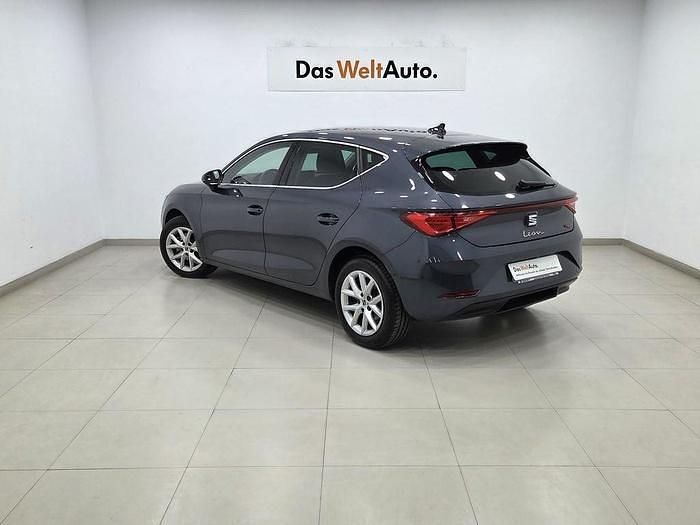 Usado Seat Leon Style 116 CV (85 kW) 2025 Gris Berlina