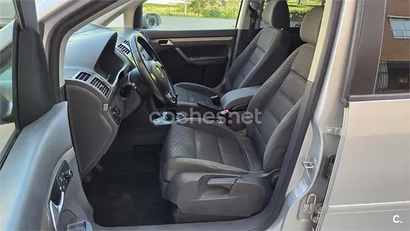 Usado VW Touran 105 CV (77 kW) 2008 Gris / plata Monovolumen