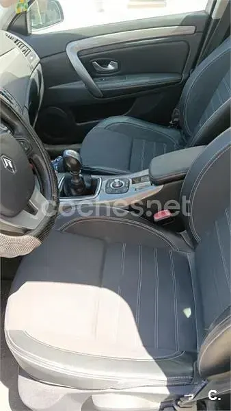 Usado Renault Laguna III Dynamique 130 CV (95 kW) 2013 Negro Berlina