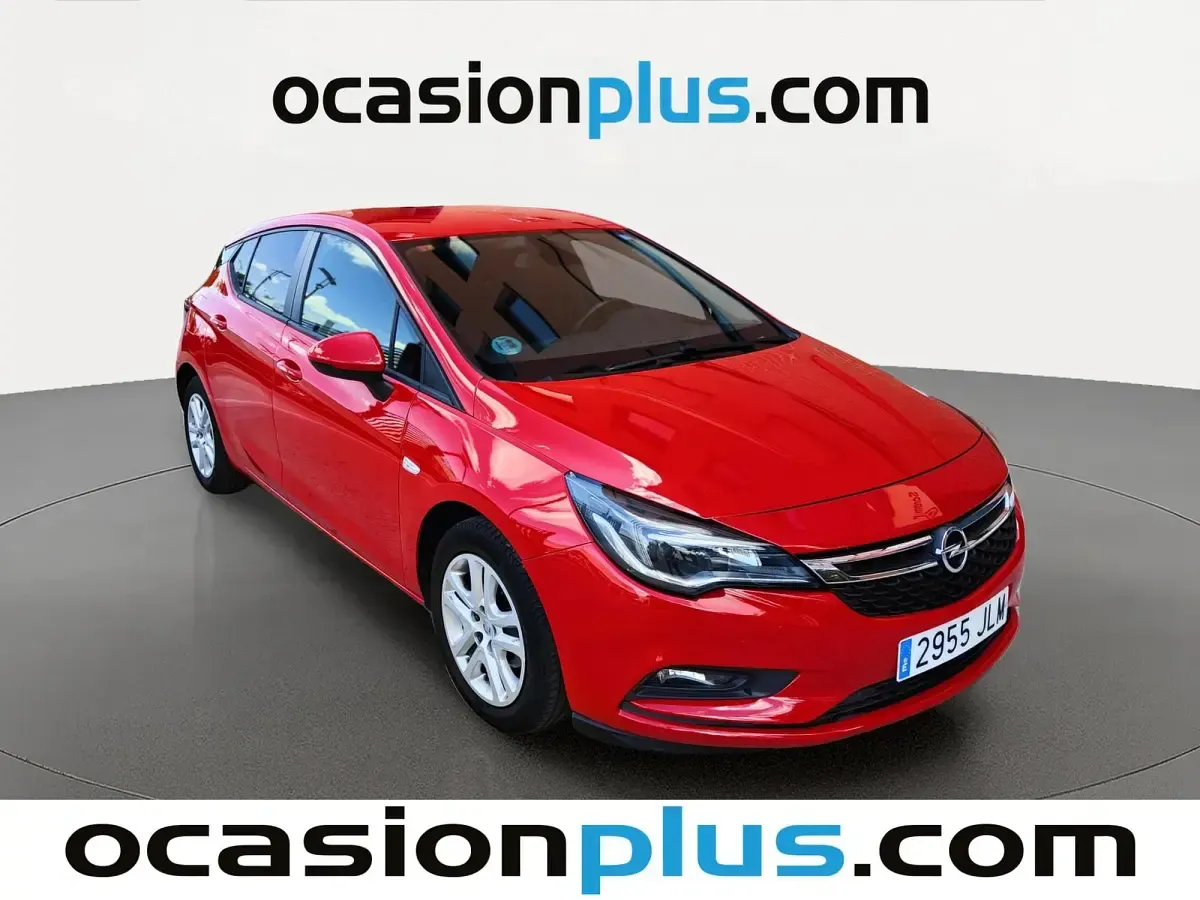 Usado Opel Astra Selective 105 CV (77 kW) 2016 Rojo Utilitario