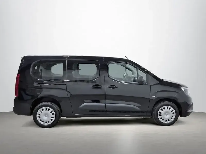 Usado Opel Combo Life 102 CV (75 kW) 2022 Negro Monovolumen