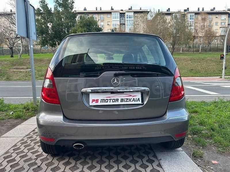 Usado Mercedes A180 AMG 109 CV (80 kW) 2012 Gris / plata Berlina
