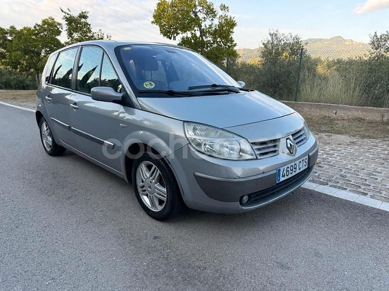 Usado Renault Scénic II Dynamique 115 CV (84 kW) 2004 Gris / plata Monovolumen