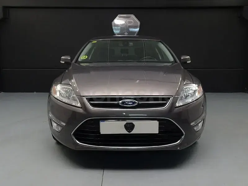 Usado Ford Mondeo Titanium 163 CV (119 kW) 2012 Gris / plata Berlina