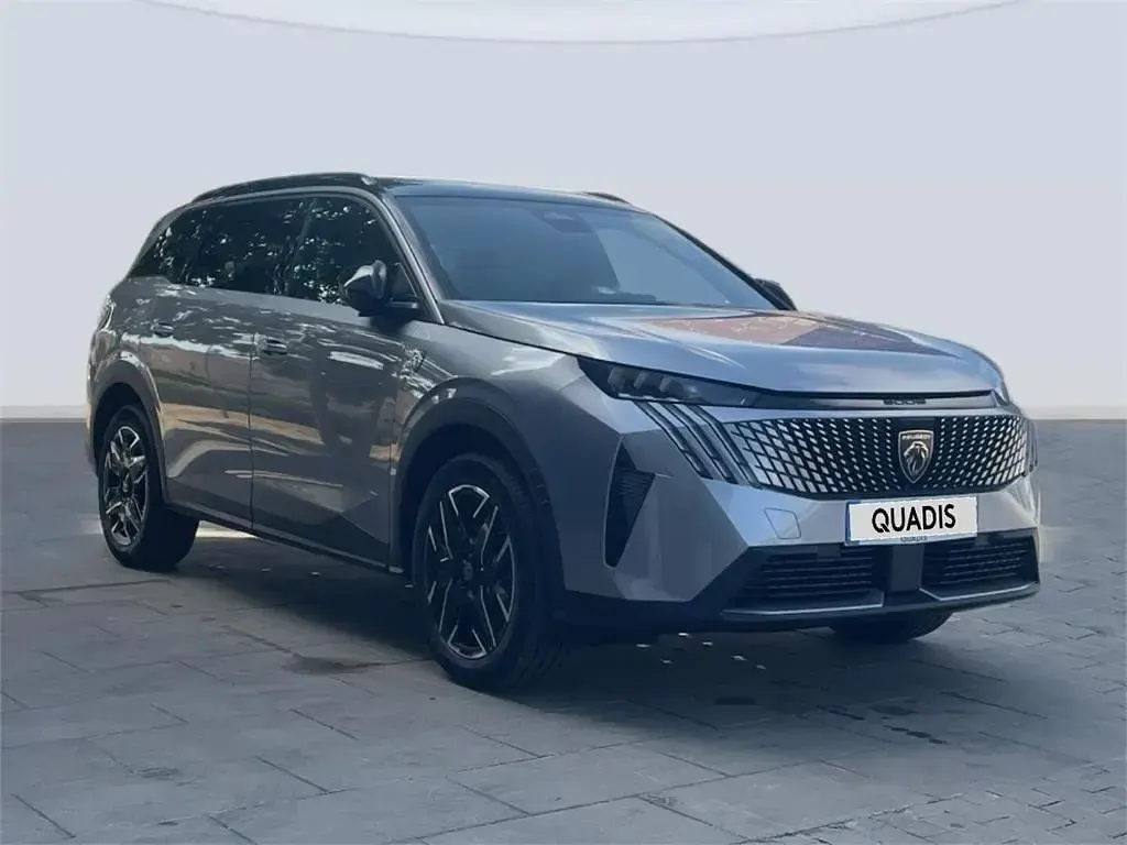 Usado Peugeot 5008 GT 145 CV (106 kW) 2025 Gris / plata SUV