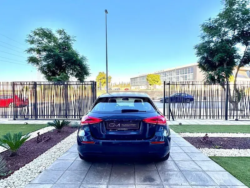 Usado Mercedes A180 116 CV (85 kW) 2022 Azul Berlina