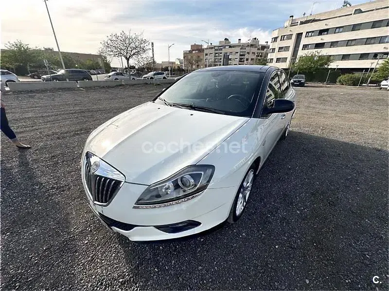 Usado Lancia Delta 120 CV (88 kW) 2011 Blanco Utilitario