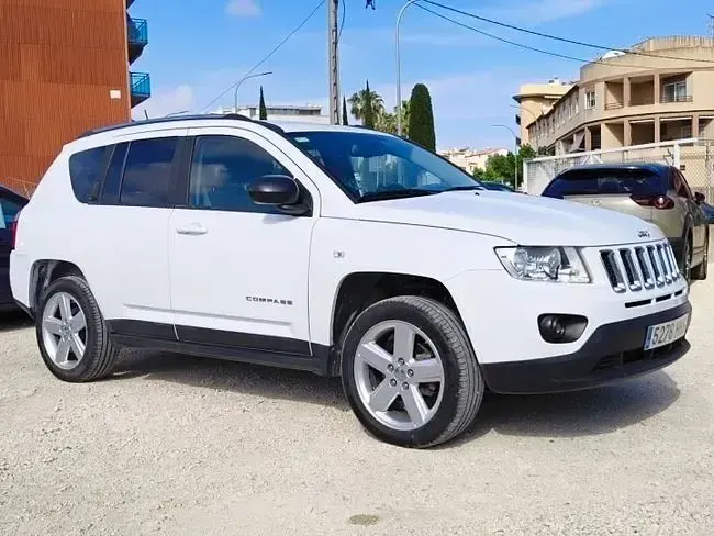 Usado Jeep Compass Sport 136 CV (100 kW) 2011 Blanco SUV