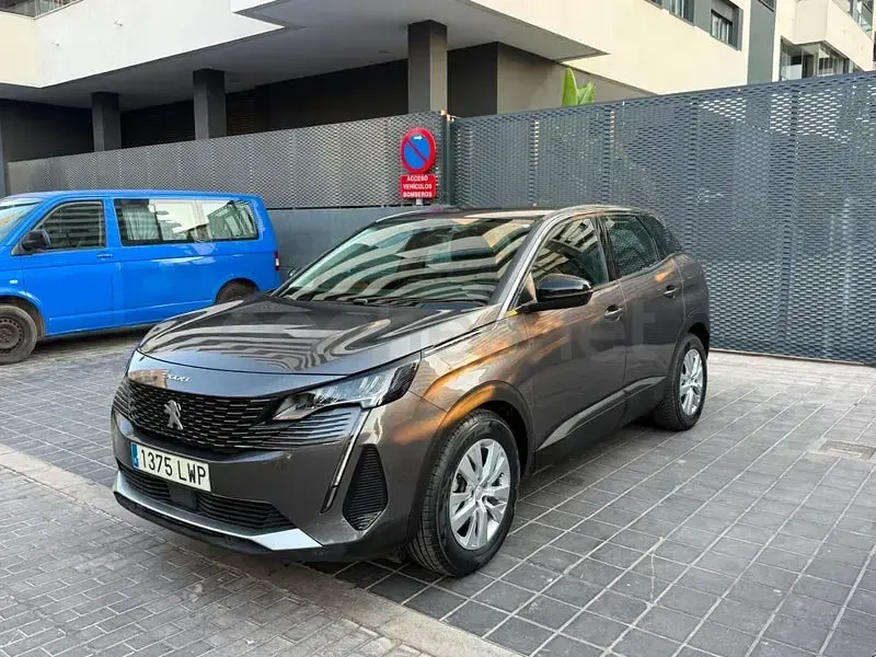 Usado Peugeot 3008 Active 130 CV (95 kW) 2022 Gris / plata SUV