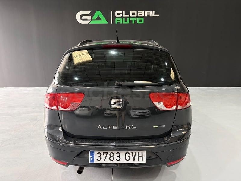 Usado Seat Altea XL Ecomotive 105 CV (77 kW) 2010 Negro Monovolumen