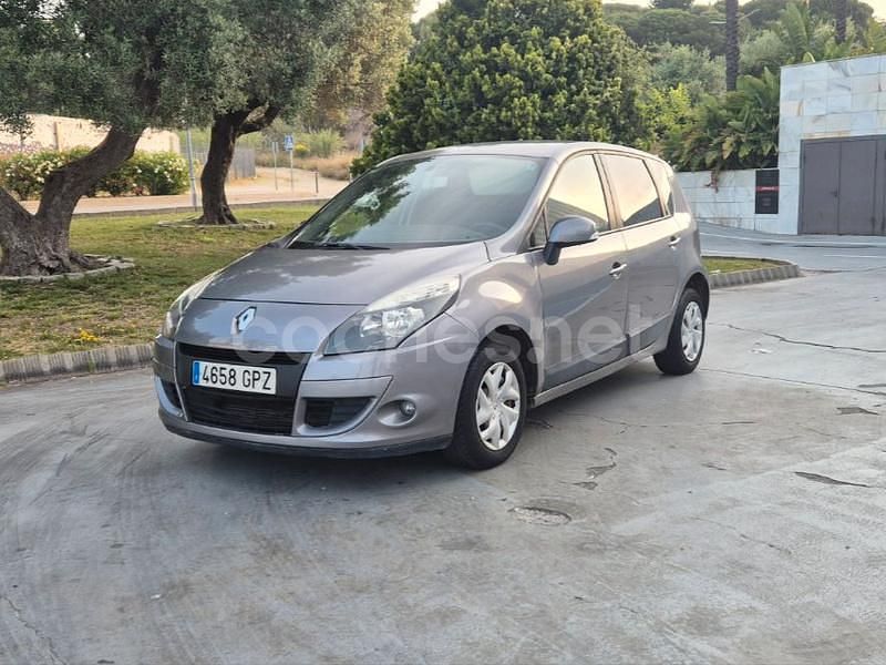 Usado Renault Scénic III 85 CV (62 kW) 2009 Beige Monovolumen