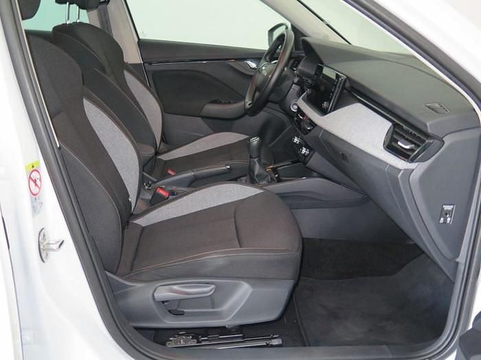Usado Skoda Kamiq Selection 115 CV (84 kW) 2025 Blanco SUV