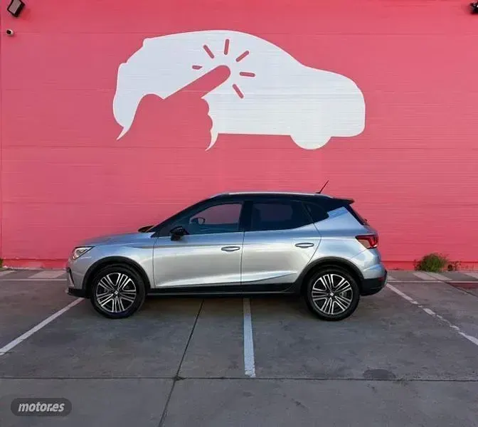 Usado Seat Arona Xperience 110 CV (80 kW) 2023 Gris SUV