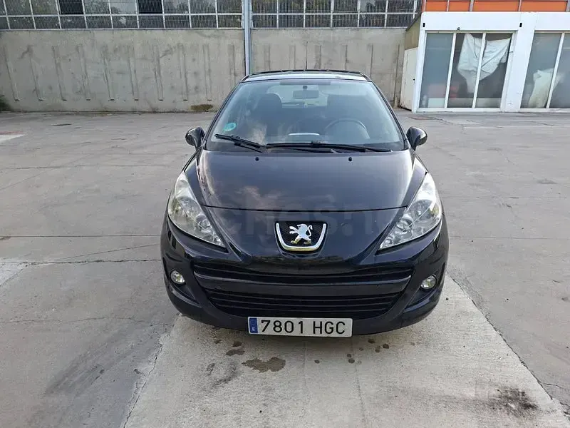 Usado Peugeot 207 Business-Line 75 CV (55 kW) 2012 Negro Berlina