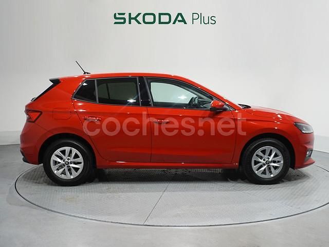 Rojo Nuevo 2025 Skoda Fabia Selection Berlina | 18.500 € (Precio justo) - Imagen 1/4