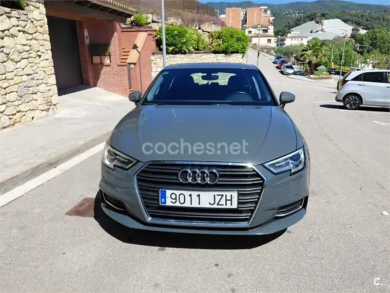 Usado Audi A3 Design 110 CV (80 kW) 2017 Gris / plata Berlina