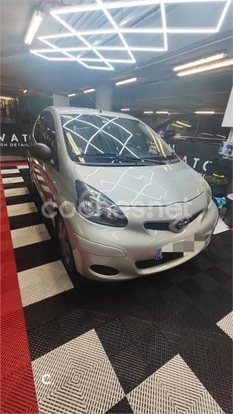 Gris / plata Usado 2011 Toyota Aygo Live Utilitario | 5600 € (Precio justo) - Imagen 1/4