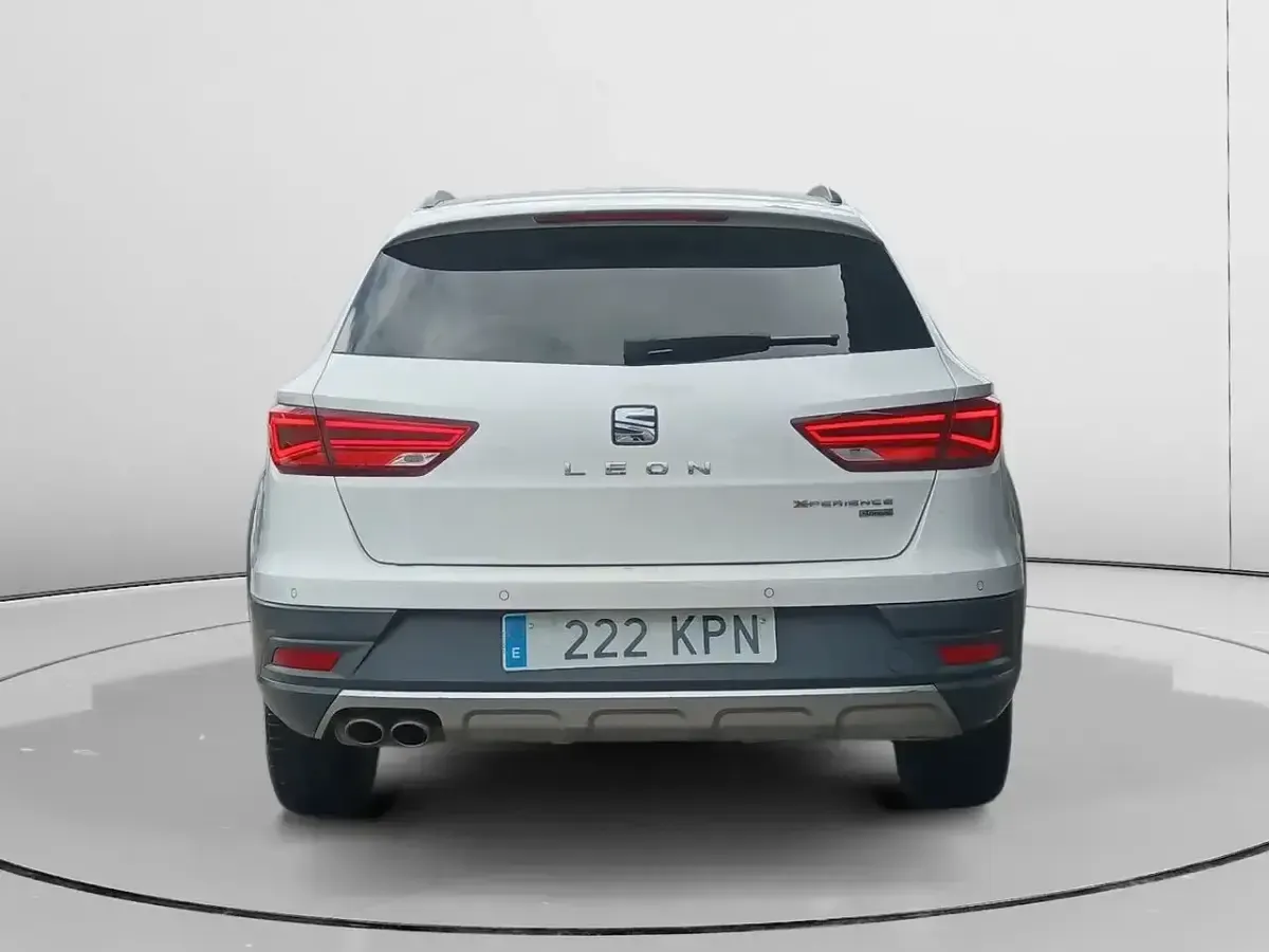 Usado Seat Leon 4Drive 150 CV (110 kW) 2018 Blanco Familiar