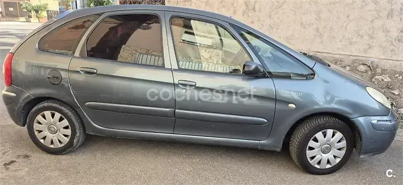 Usado Citroën Xsara Picasso Exclusive 110 CV (80 kW) 2010 Gris / plata Monovolumen