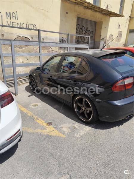 Negro Usado 2005 Seat Leon FR Berlina | 2250 € - Imagen 1/3