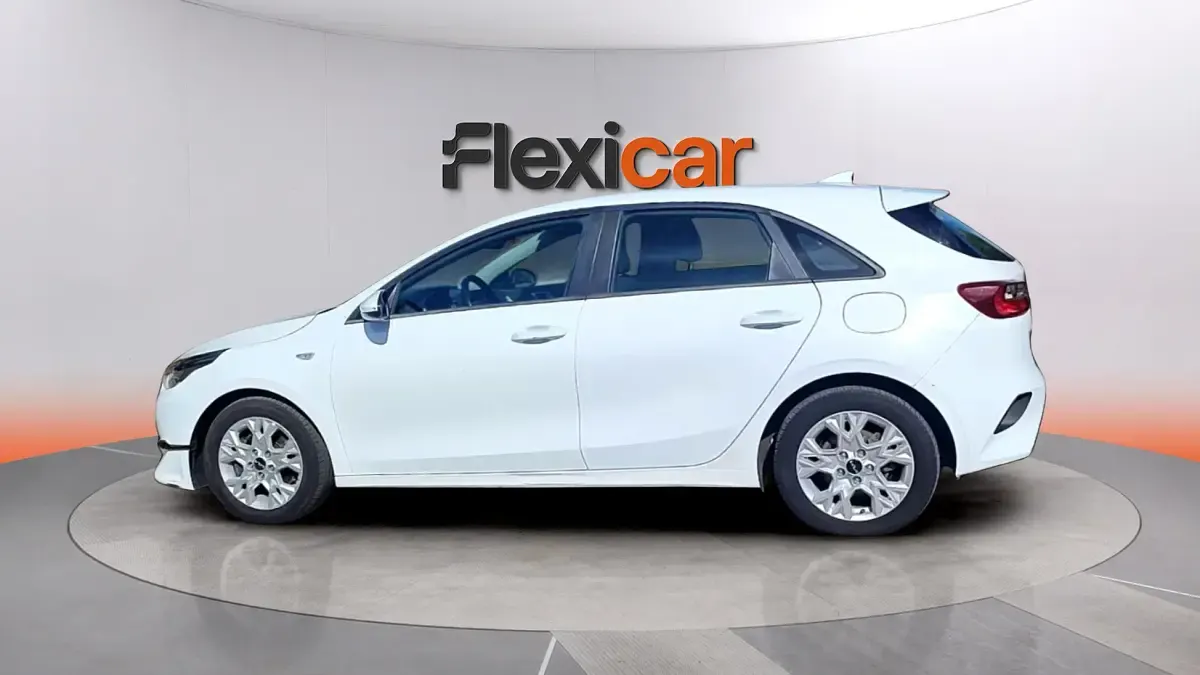 Usado Kia Ceed 101 CV (74 kW) 2021 Blanco Utilitario