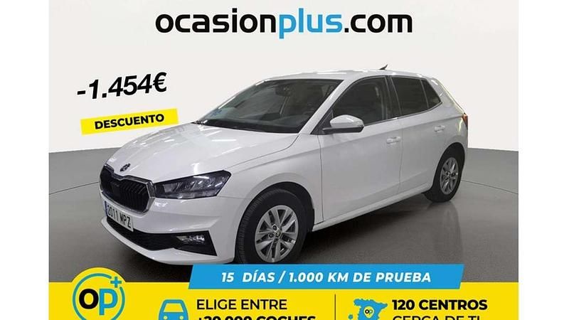 Usado Skoda Fabia Selection 95 CV (69 kW) 2024 Blanco Utilitario