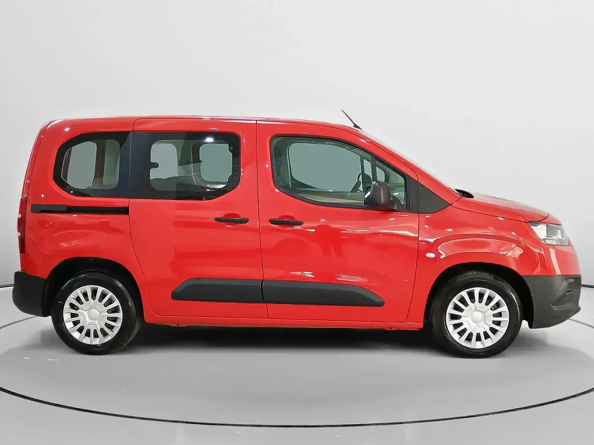 Usado Toyota Proace City City 131 CV (96 kW) 2023 Rojo Monovolumen