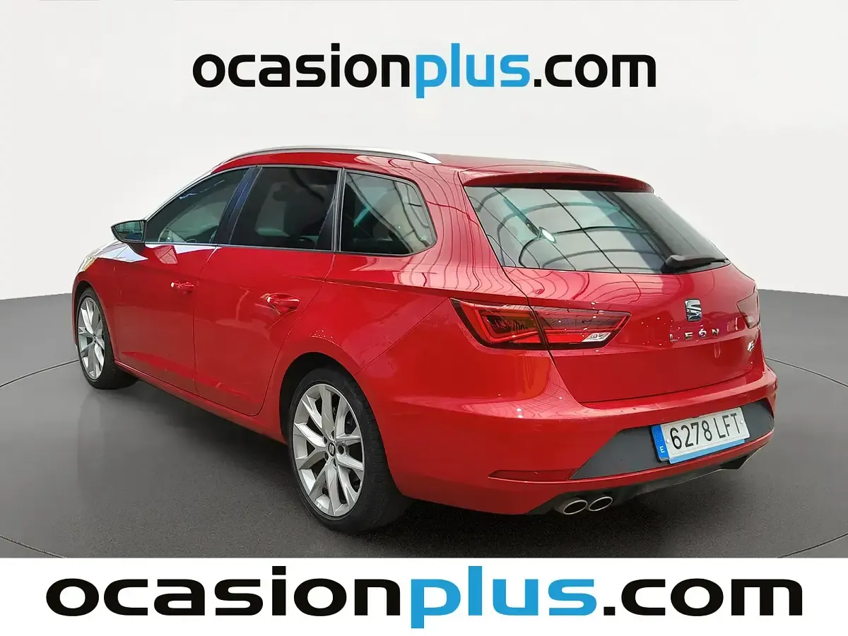 Usado Seat Leon FR 150 CV (110 kW) 2020 Rojo Familiar
