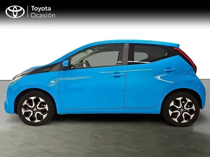 Usado Toyota Aygo X-play 72 CV (52 kW) 2020 Azul Utilitario