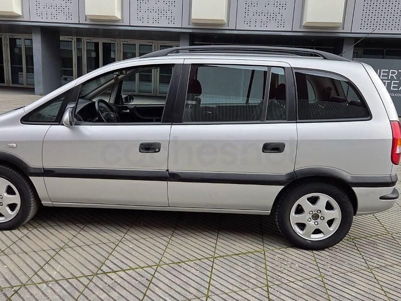 Usado Opel Zafira Comfort 100 CV (73 kW) 2001 Gris / plata Monovolumen