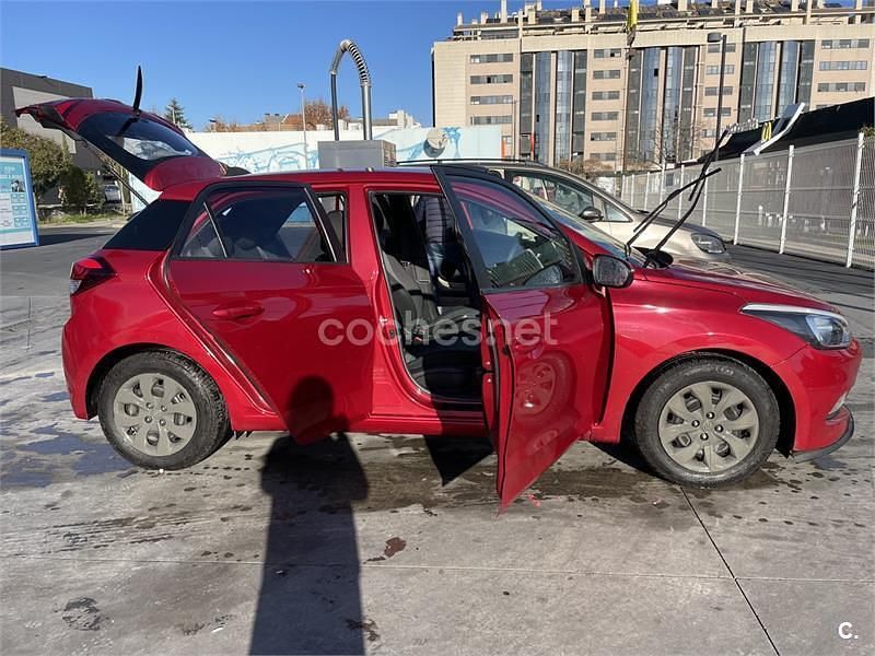 Usado Hyundai i20 84 CV (61 kW) 2017 Granate Berlina