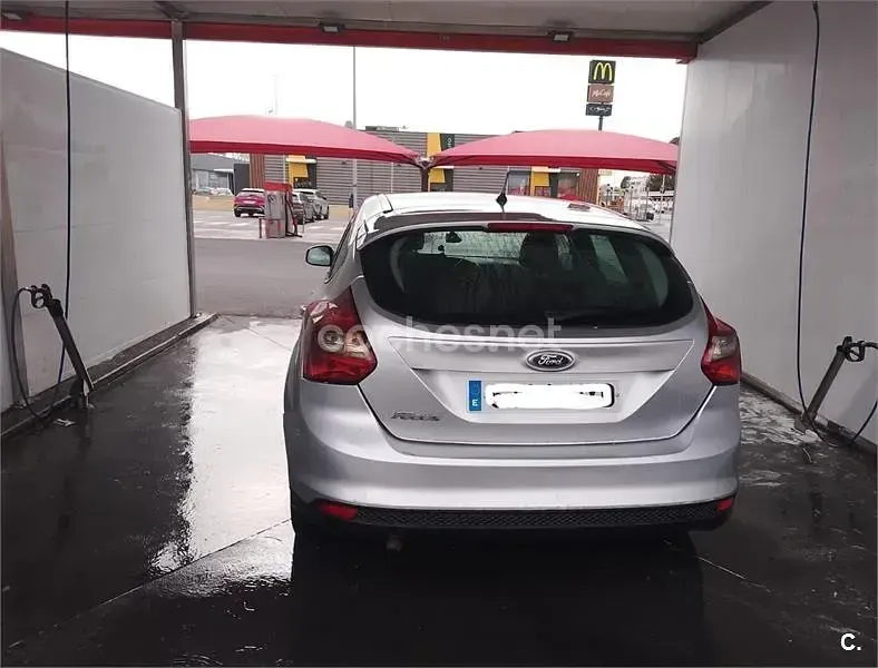 Usado Ford Focus Sport 115 CV (84 kW) 2014 Gris / plata Berlina