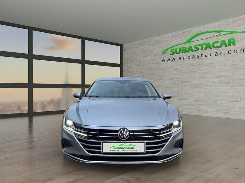 Usado VW Arteon Elegance 218 CV (160 kW) 2023 Gris / plata Familiar