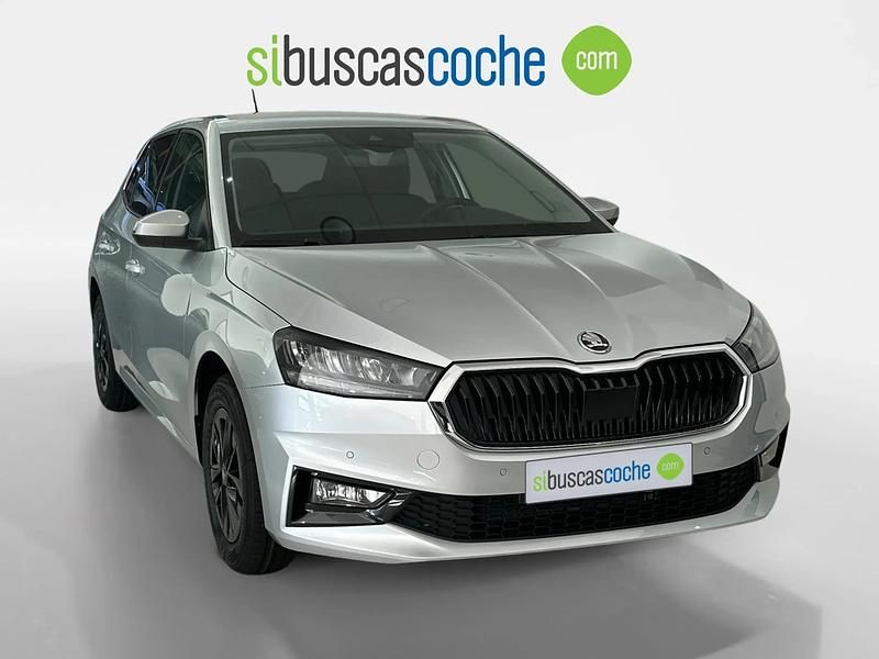 Gris/plata Usado 2025 Skoda Fabia Selection Utilitario | 19.990 € (Precio justo) - Imagen 1/4