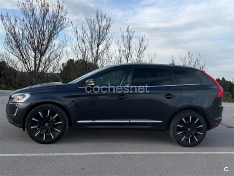 Usado Volvo XC60 R-Design Momentum 181 CV (133 kW) 2016 Negro SUV