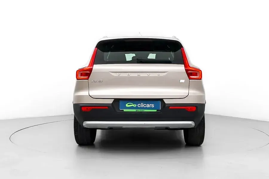 Begagnad Volvo XC40 Core 211 HK (155 kW) 2023 Beige SUV